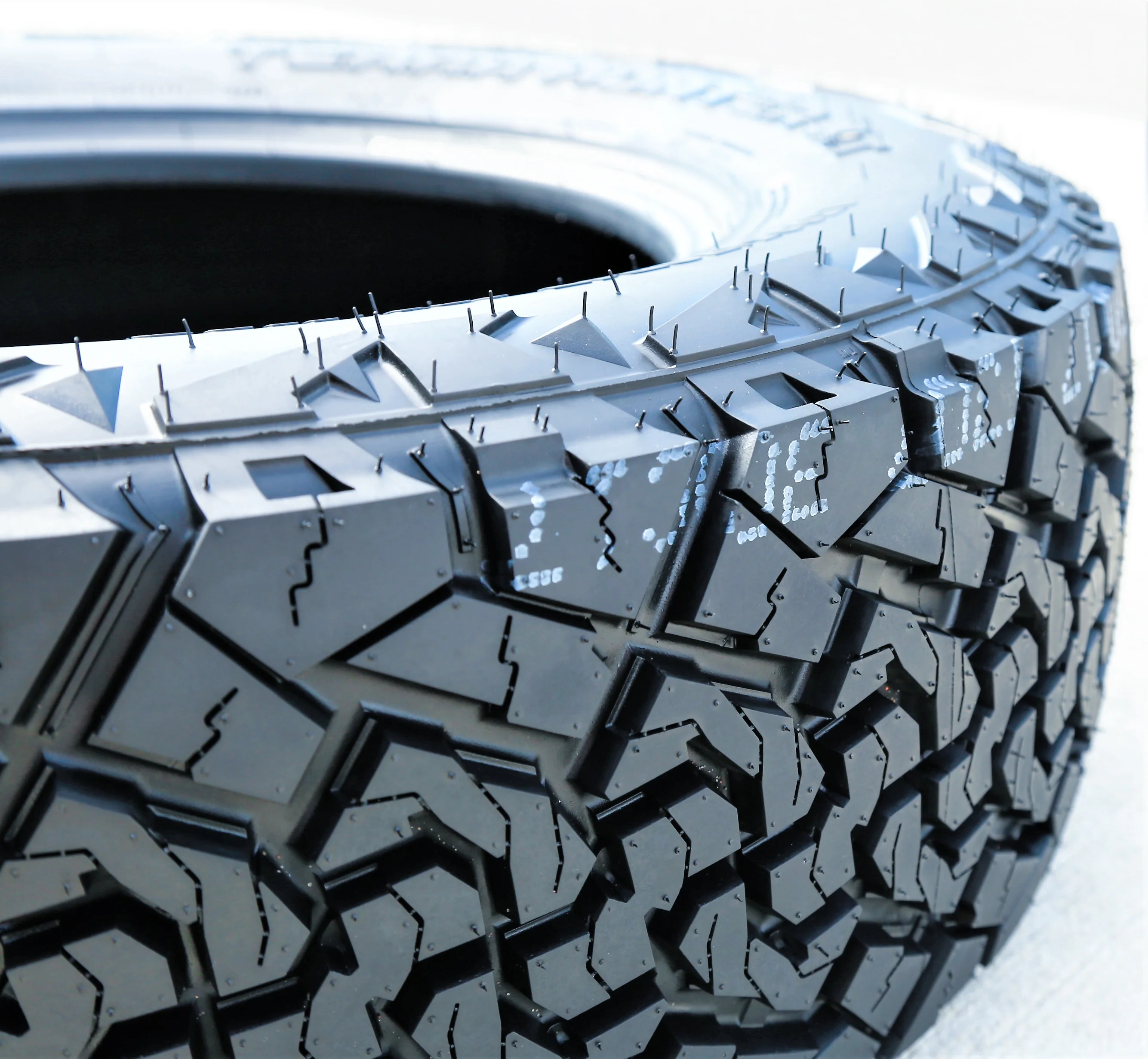 Venom Power Terra Hunter X/T 265/65R17 112T Extreme Terrain Tire
