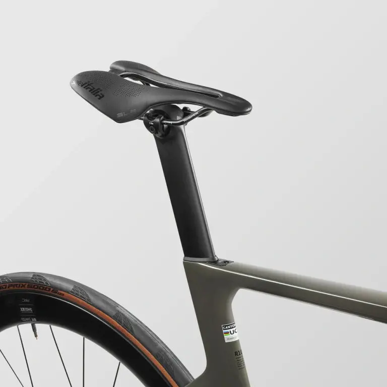 Canyon Road Bike With Lightweight Carbon Frame And Shimano Ultegra Di2 Electronic Groupset - Aeroad CF SLX 7 AXS