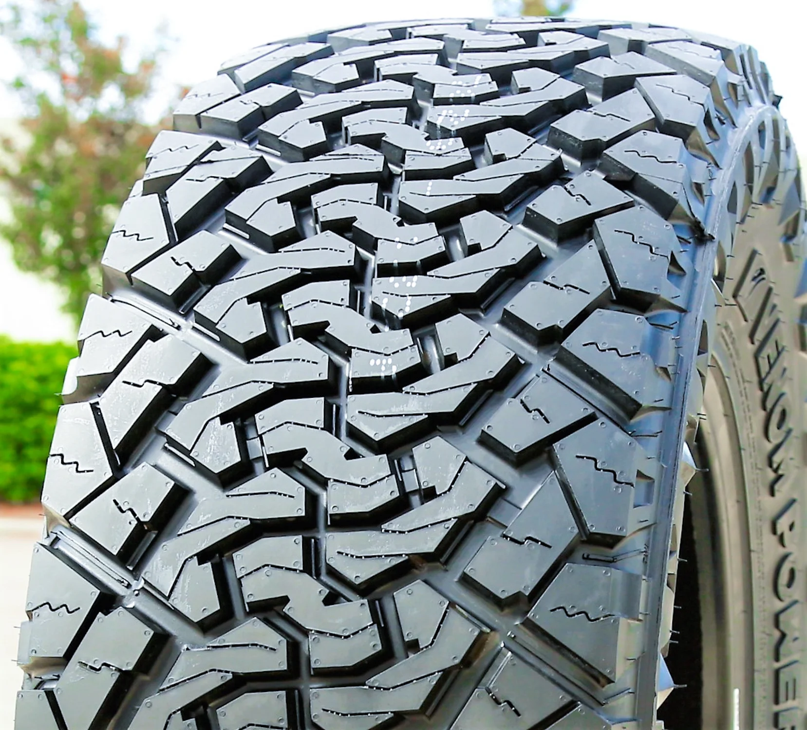 Venom Power Terra Hunter X/T 265/65R17 112T Extreme Terrain Tire